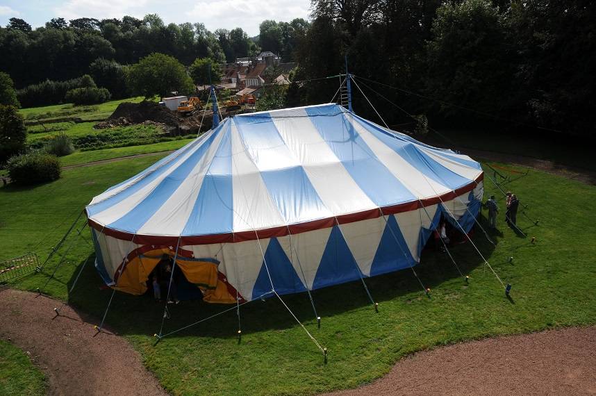 Location de véritables chapiteaux de cirque avec gradins pour vos évènements à Lille Paris Lyon Bordeaux ...