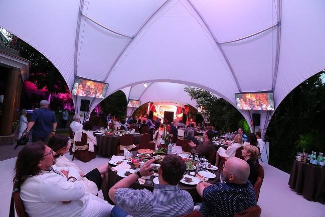 Découvrez nos fabuleuses tente dôme à l’achat avec personnalisation à Paris ou à Toulouse