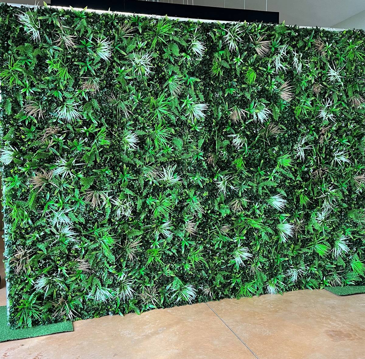 Installation d'un mur végétal naturel ou synthétique pour un évènement sur Lille, Paris, Lyon et Marseille
