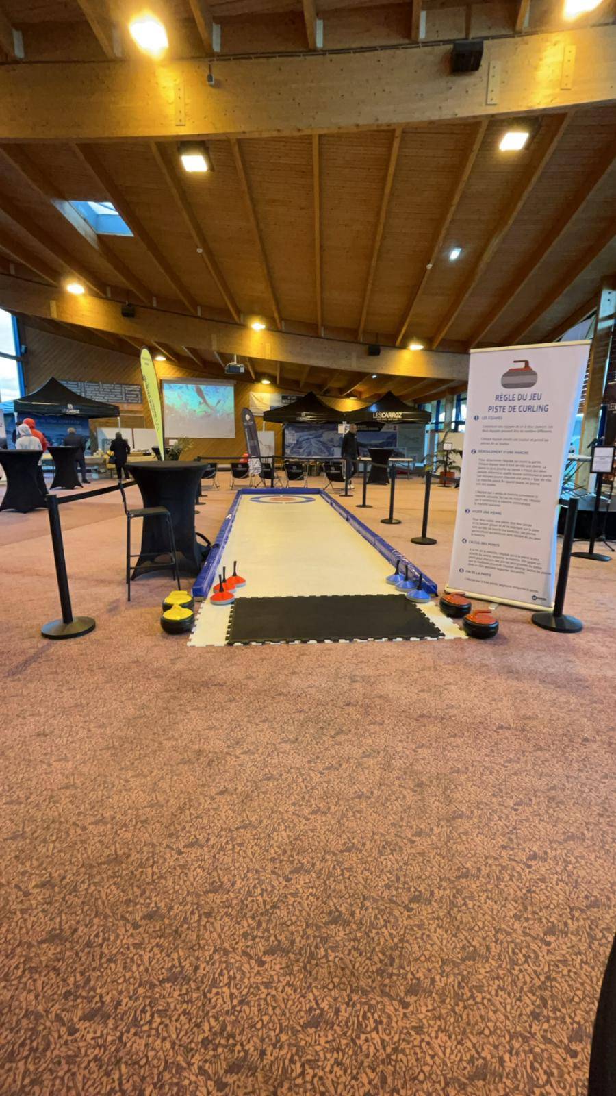 Affrontez vous sur notre piste de curling synthétique : animation événementielle d'hiver à Lille 59 dans le Nord