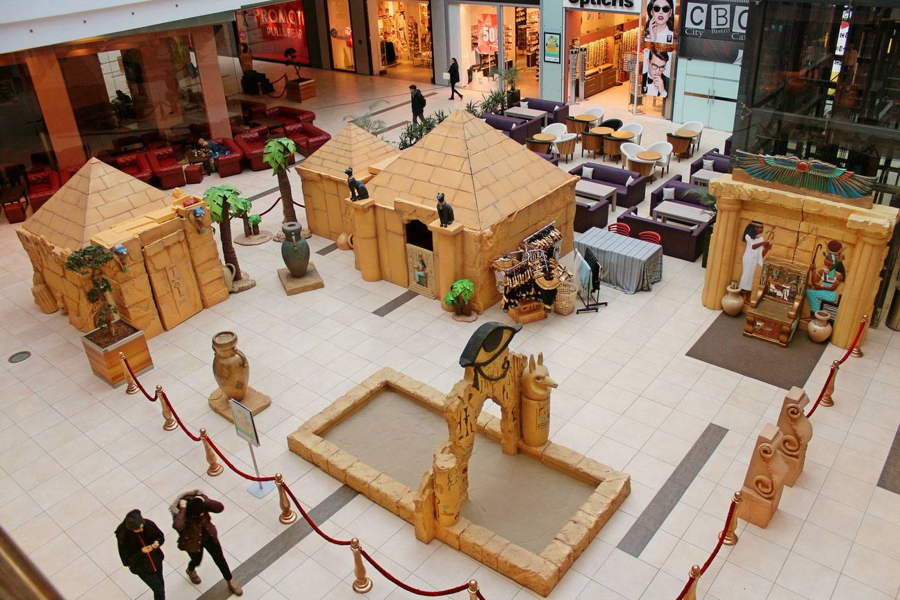 Les petits Egyptiens et leurs décors sur Lille, Paris, Lyon et Marseille