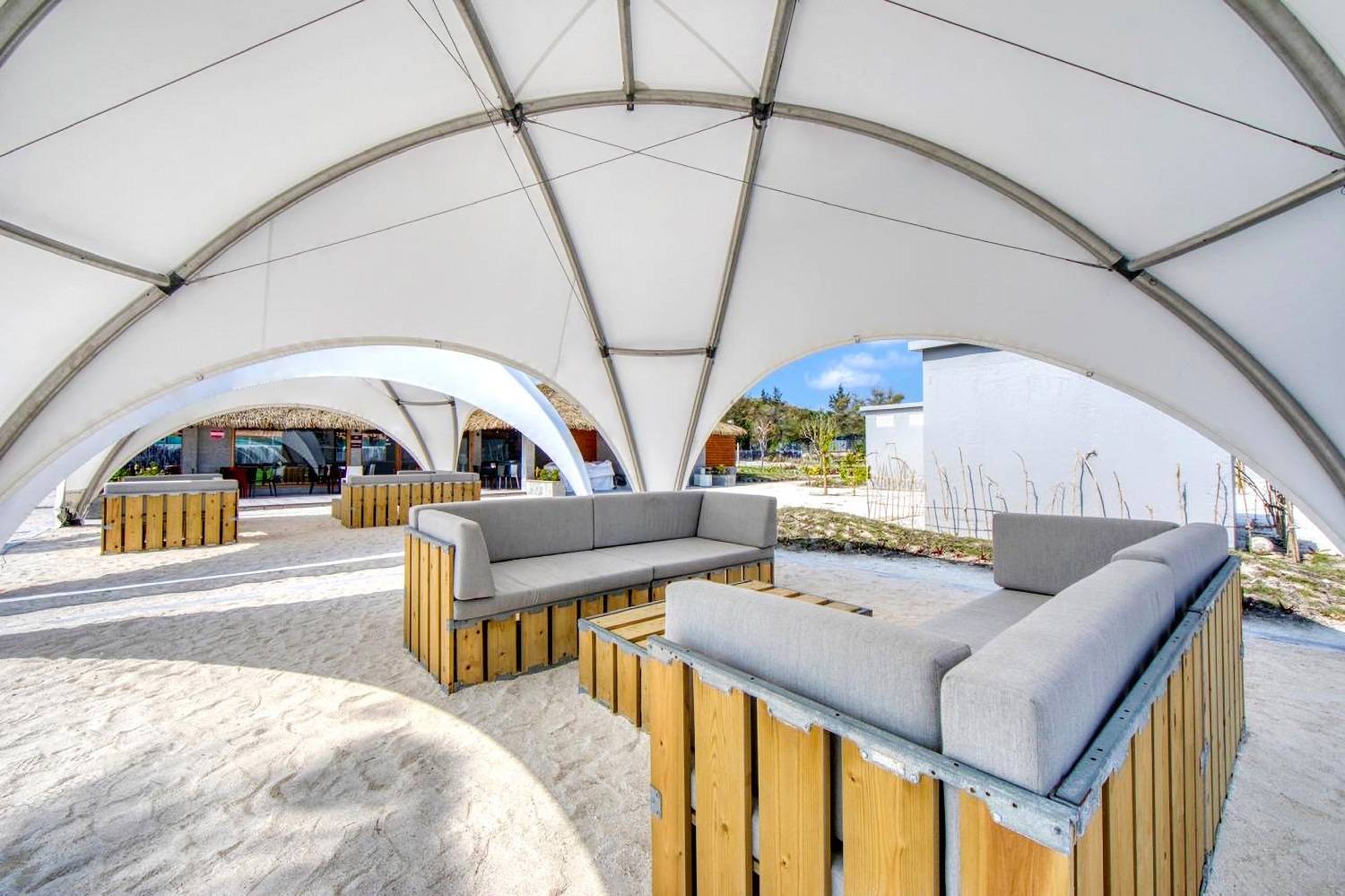 Mobilier événementiel sur mesure et personnalisable à la vente partout en France