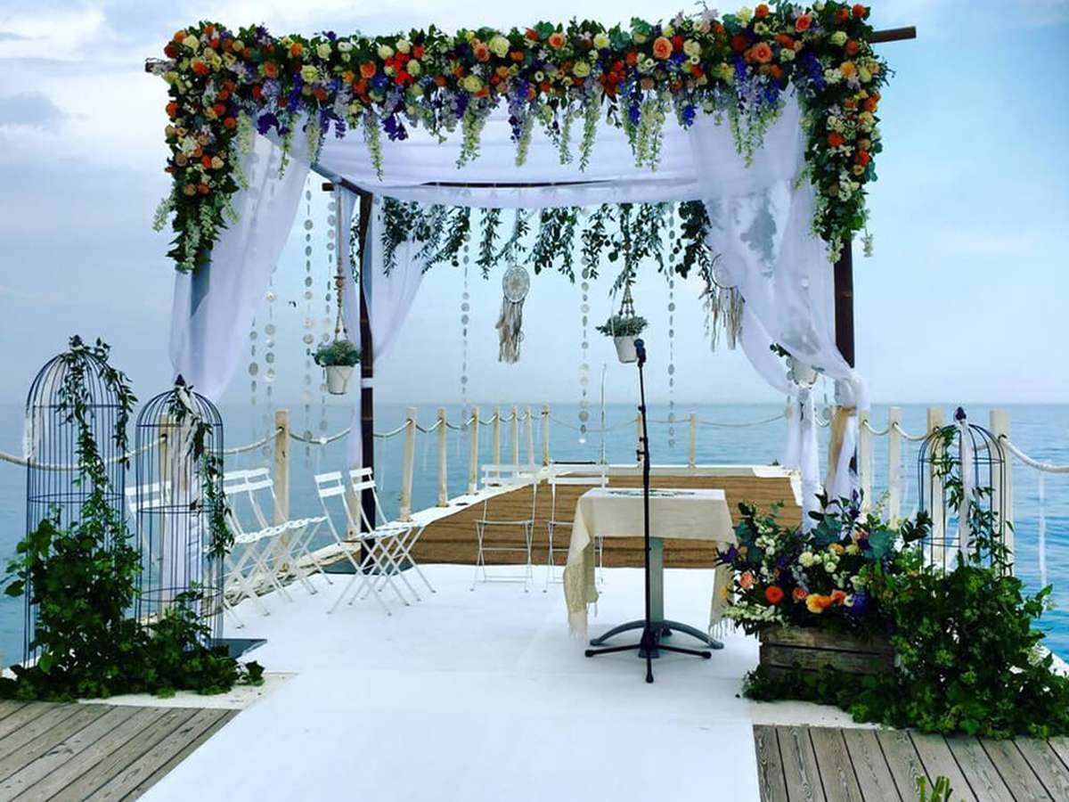 Envie de décorer votre cérémonie pensez à nos pergolas en location partout en France