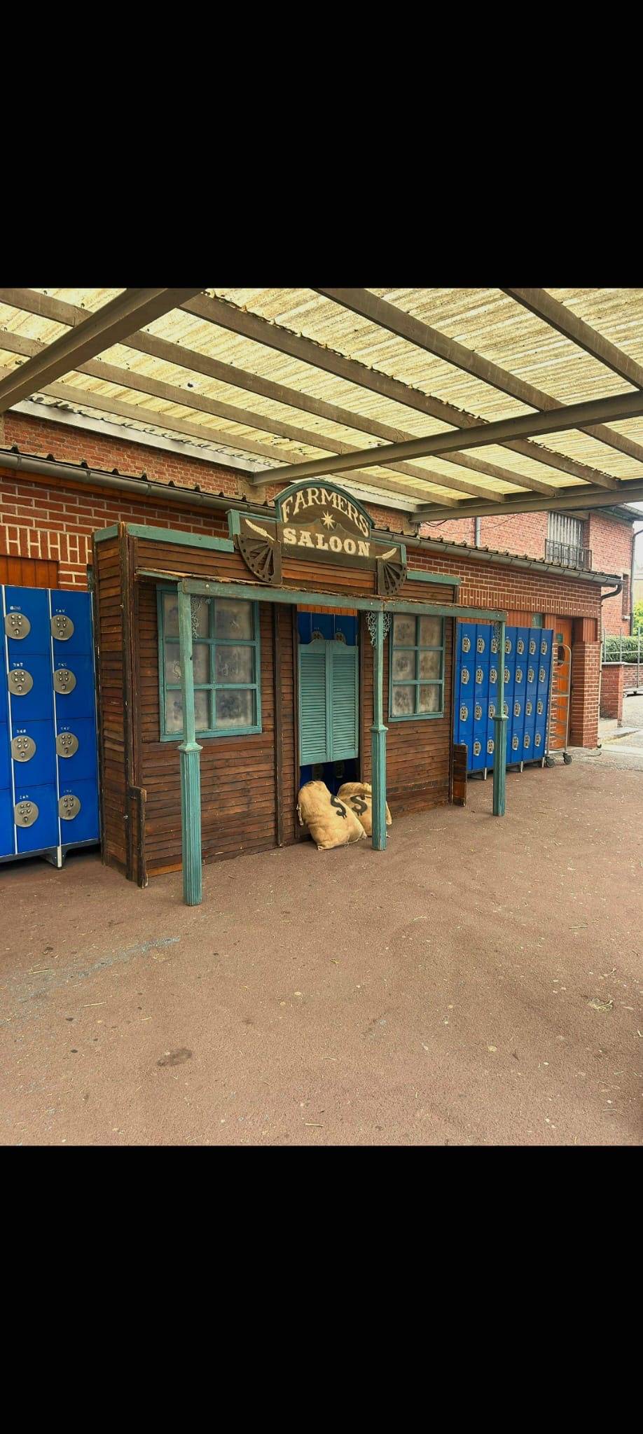 Cap sur le Far West en région lilloise : immersion au cœur d'une soirée western avec la location de nos décors plus vrais que nature